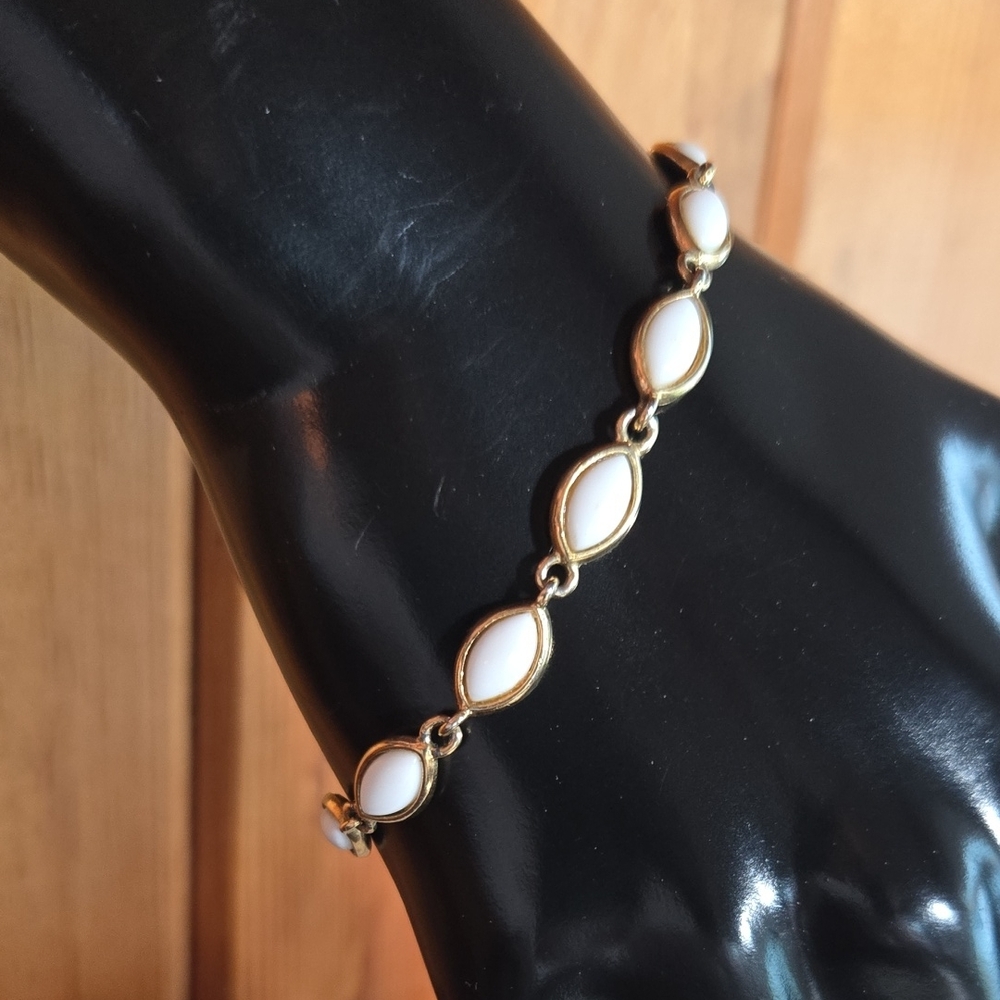 Liz Claiborne White & Gold Link Bracelet